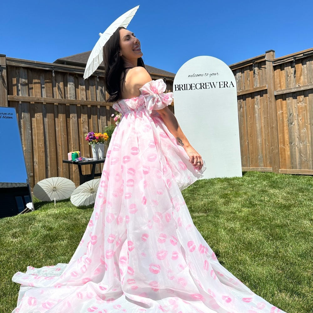 Selkie Kiss on the Lips Dress and Train